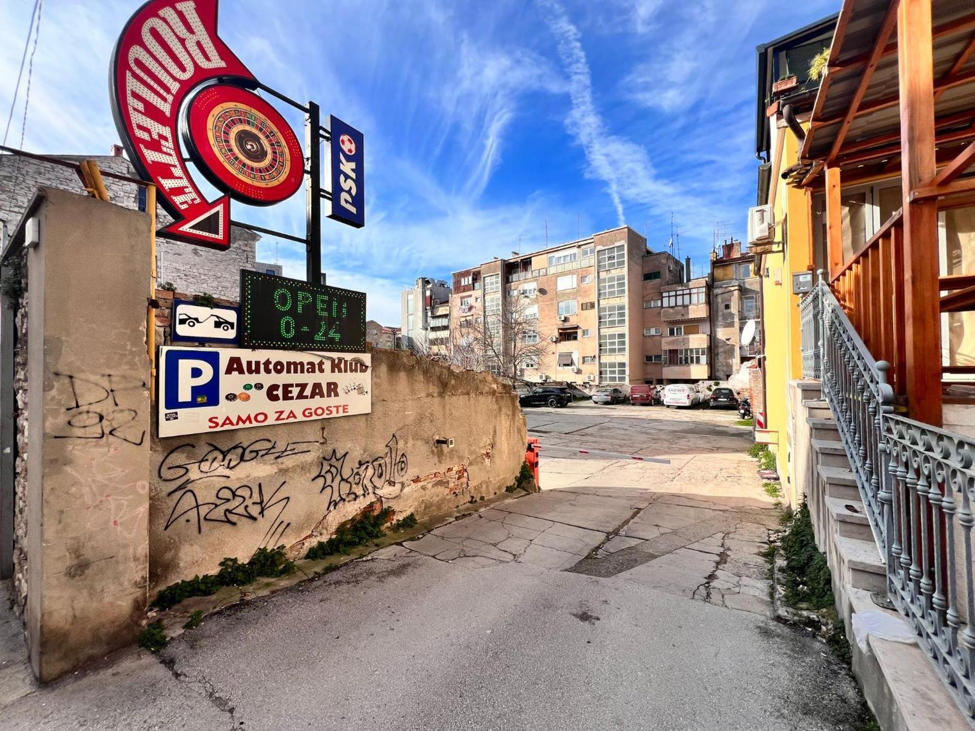 Arta Apartments City Center - With Private Parking Pula Dış mekan fotoğraf