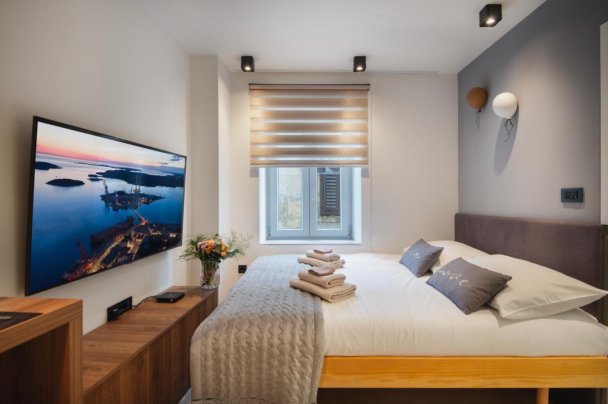 Arta Apartments City Center - With Private Parking Pula Oda fotoğraf