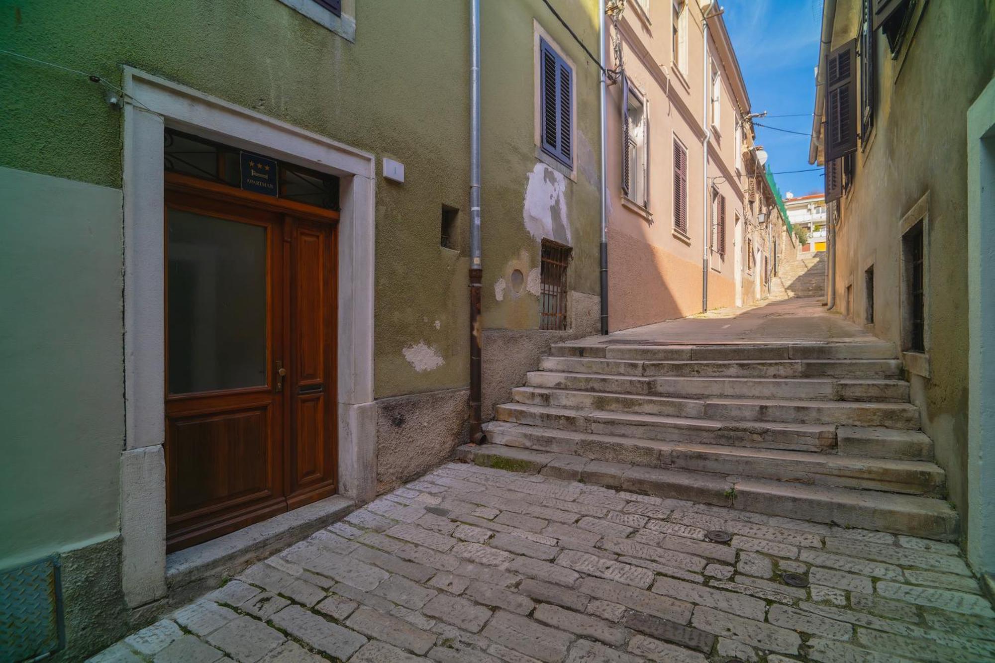 Arta Apartments City Center - With Private Parking Pula Oda fotoğraf